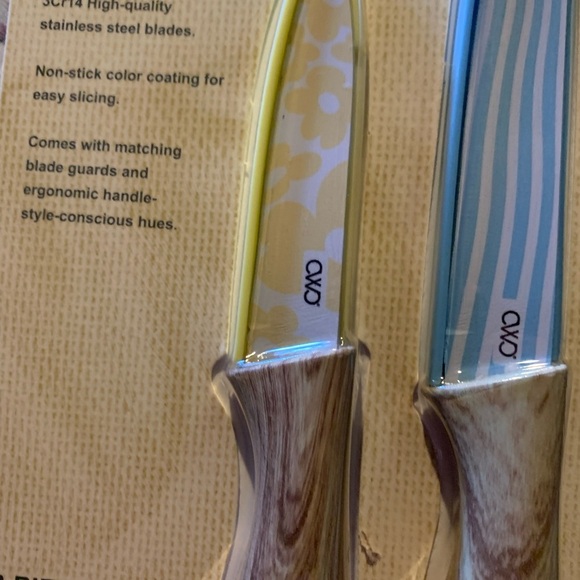 3-Piece Essential Knives Set - Blue and Yellow - Picture 5 of 7